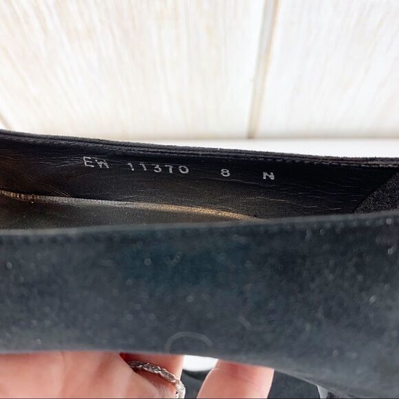 Stuart Weitzman Black Suede Low Heels Tortoise  Patent Toe Cap 8 Narrow - Picture 8 of 13